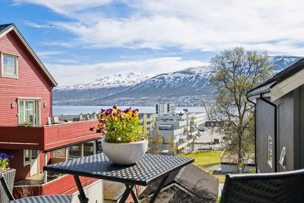 Cozy Little House In Tromso City Экстерьер фото
